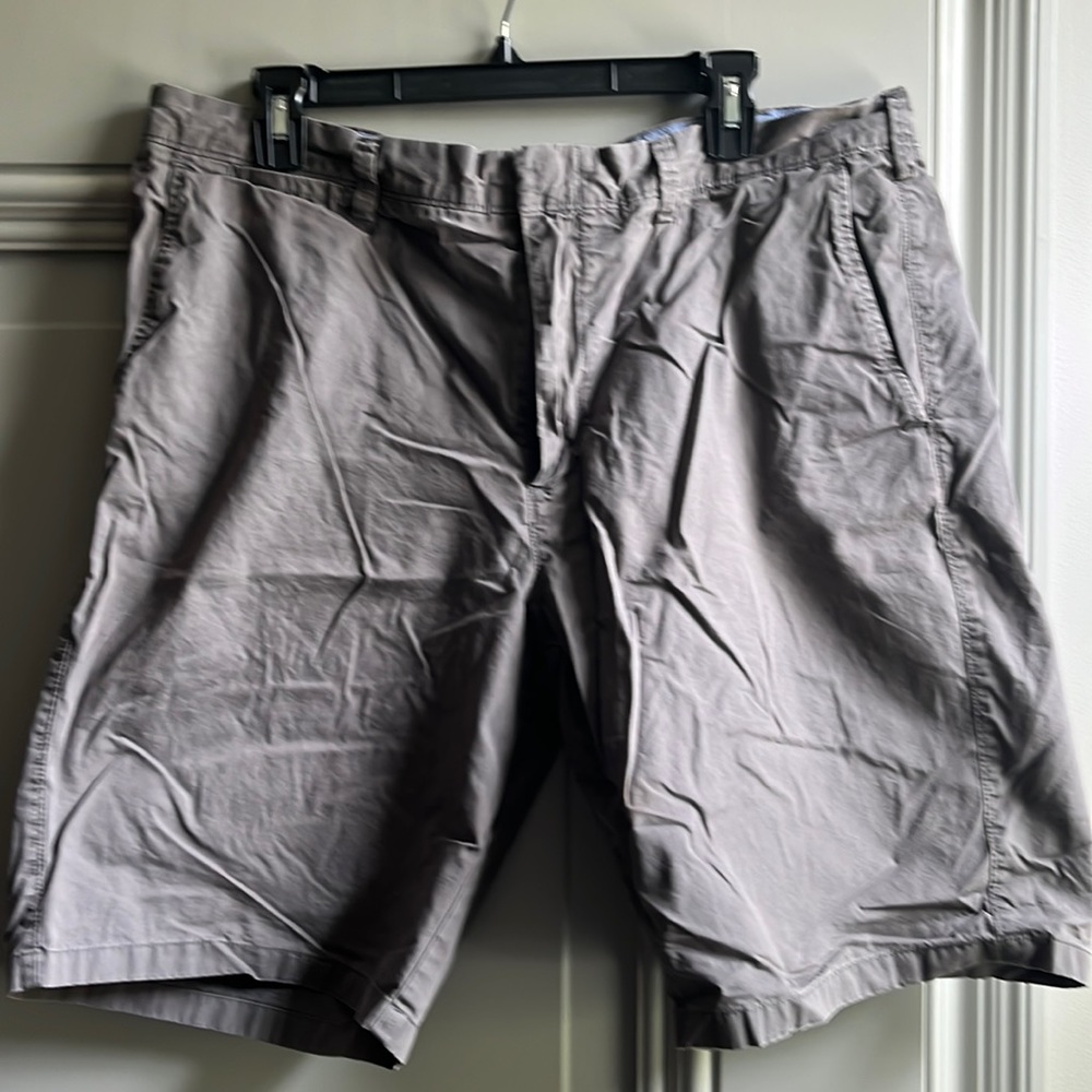 J Crew 38”w 10.5L men’s shorts dark khaki